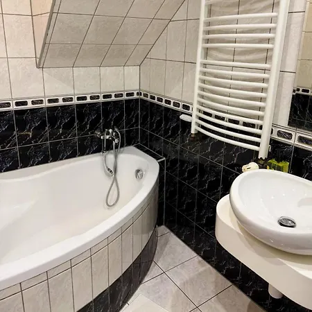 Starosadecki Zakatek * Ószandec