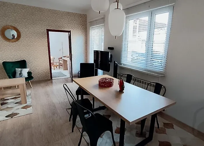 וילה Starosadecki Zakatek סטארי סונץ'